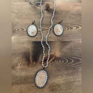 Chic Pearl and Silver Necklace Set